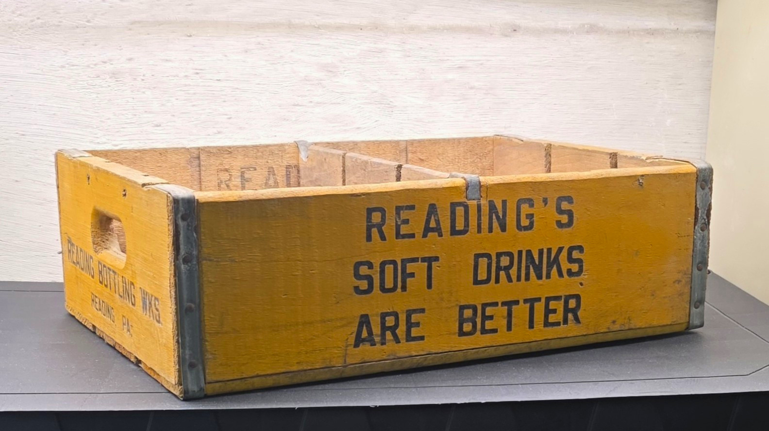 Reading Bottling Wks Wooden Soda Crate "Reading's Soft Drinks Are Better"