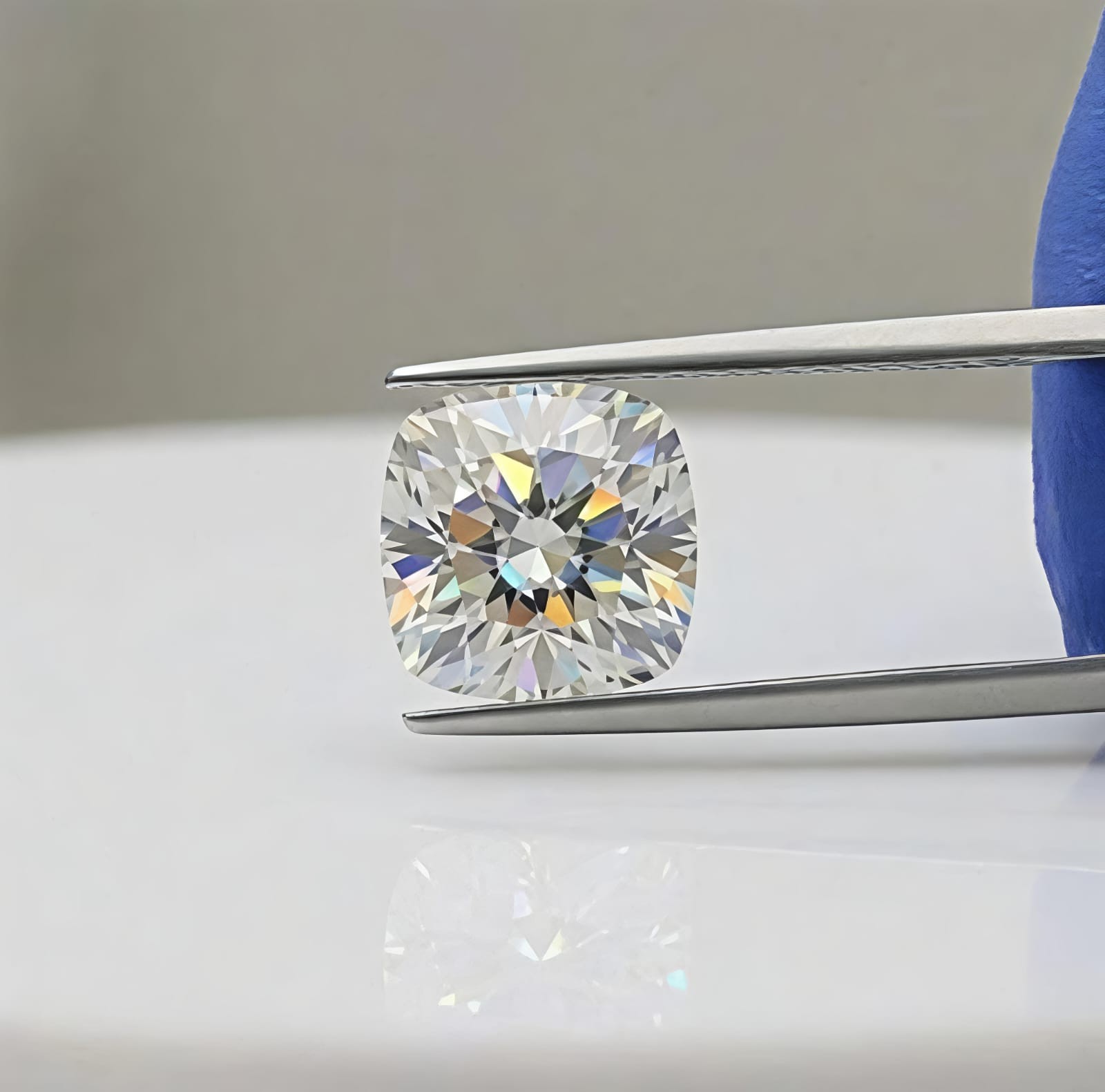 2 Ct Cushion Cut D-E Color VVS1 Diamond Premium Quality gemstone 7.50 mm + Gift 2 Ct Cushion Cut D-E Color VVS1 Diamond Premium Quality gemstone 7.50 mm + Gift