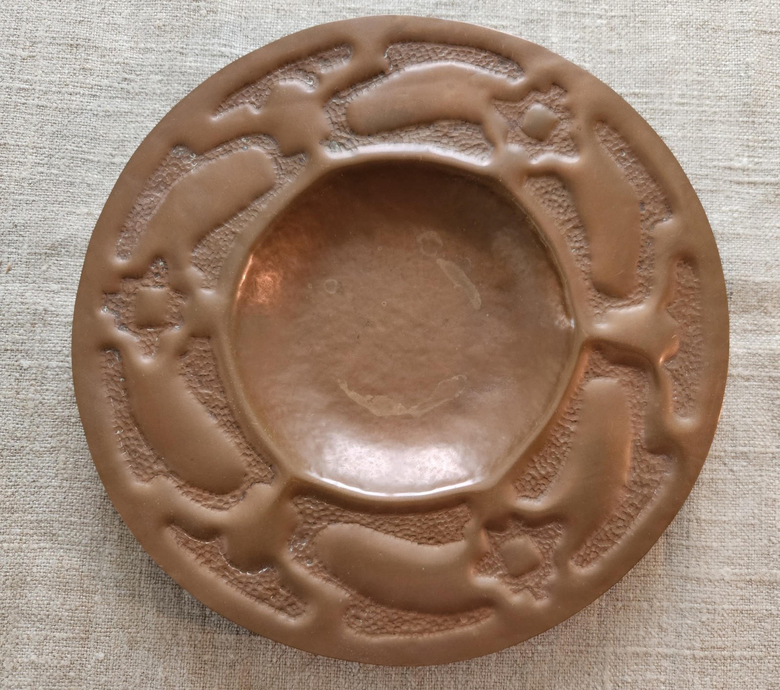 Arts and Crafts Hammered Copper Plate - Signed F E Blosser 1925 - Stickley style Arts and Crafts Hammered Copper Plate - Signed F E Blosser 1925 - Stickley style