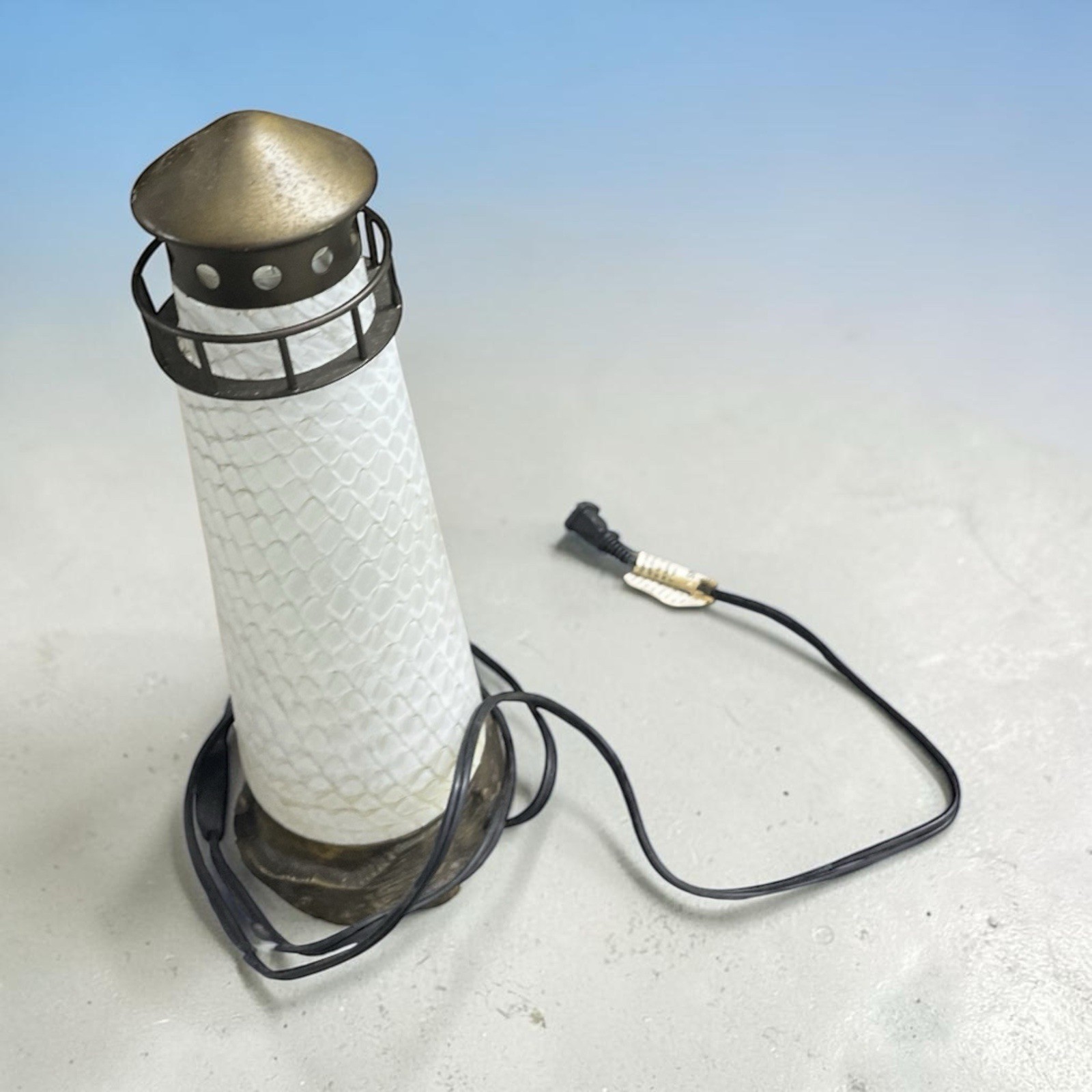 Vintage Stained Glass Tiffany Style Lighthouse Lamp 14” Vintage Stained Glass Tiffany Style Lighthouse Lamp 14”