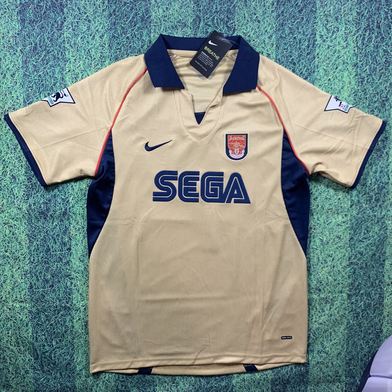 Thierry Henry Arsenal 2001/2002 Away Jersey - Retro Jersey - Mens Sizes - New Thierry Henry Arsenal 2001/2002 Away Jersey - Retro Jersey - Mens Sizes - New