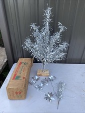 Vtg 2 1/2’ Tall aluminum christmas tree 22 Branches & Original Box & 6 Stars picture