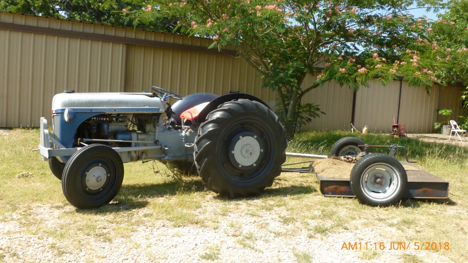 1947 2n FORD TRACTOR / 5' BRUSH HOG