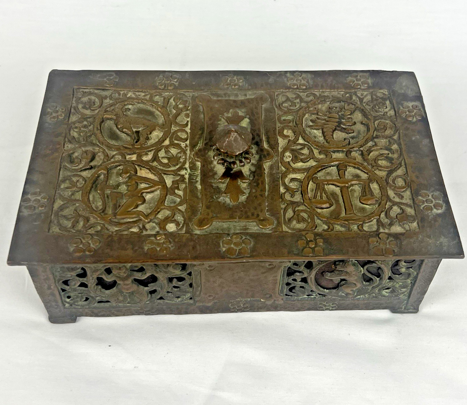Antique Oscar Bach Bronze Zodiac Humidor Box Art Deco Astrology 1920s Antique Oscar Bach Bronze Zodiac Humidor Box Art Deco Astrology 1920s
