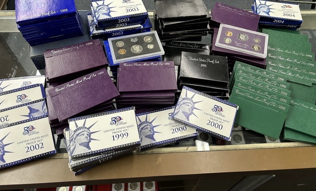 DEALERS LOT Bulk Lot of 20 (1968-2006) U.S. MINT PROOF SETS. Greysheet Deal DEALERS LOT Bulk Lot of 20 (1968-2006) U.S. MINT PROOF SETS. Greysheet Deal