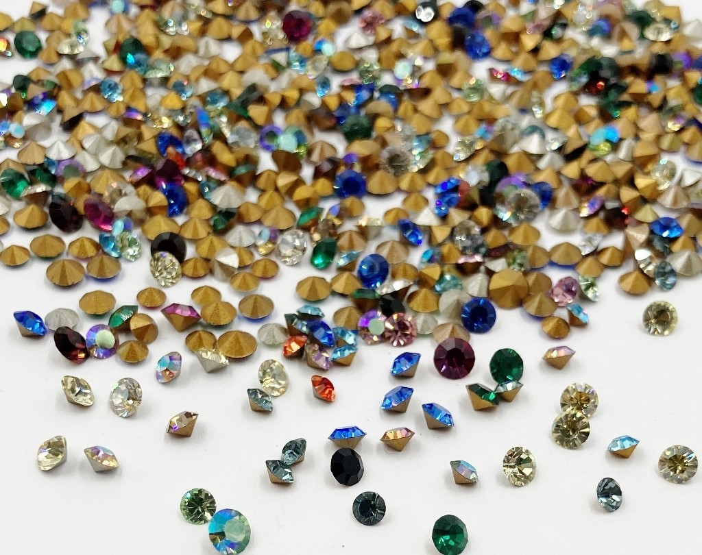 200 Vintage Swarovski Crystal 3mm To 4mm Small Rhinestones - Jewelry Repair J50 200 Vintage Swarovski Crystal 3mm To 4mm Small Rhinestones - Jewelry Repair J50