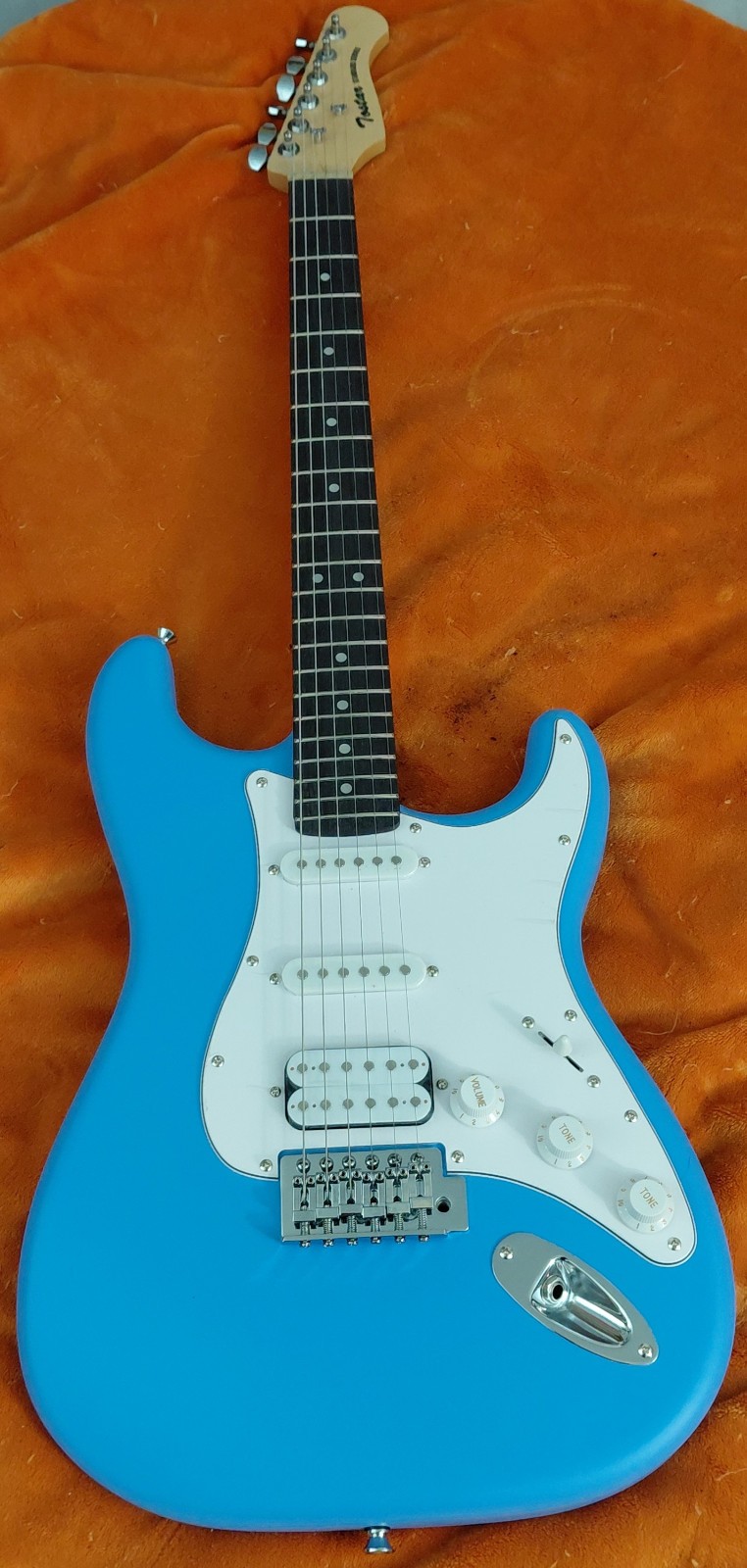 Strat copy, blue, HSS, very light, great player Mint cnd, no flaws - CHEAP Strat copy, blue, HSS, very light, great player Mint cnd, no flaws - CHEAP