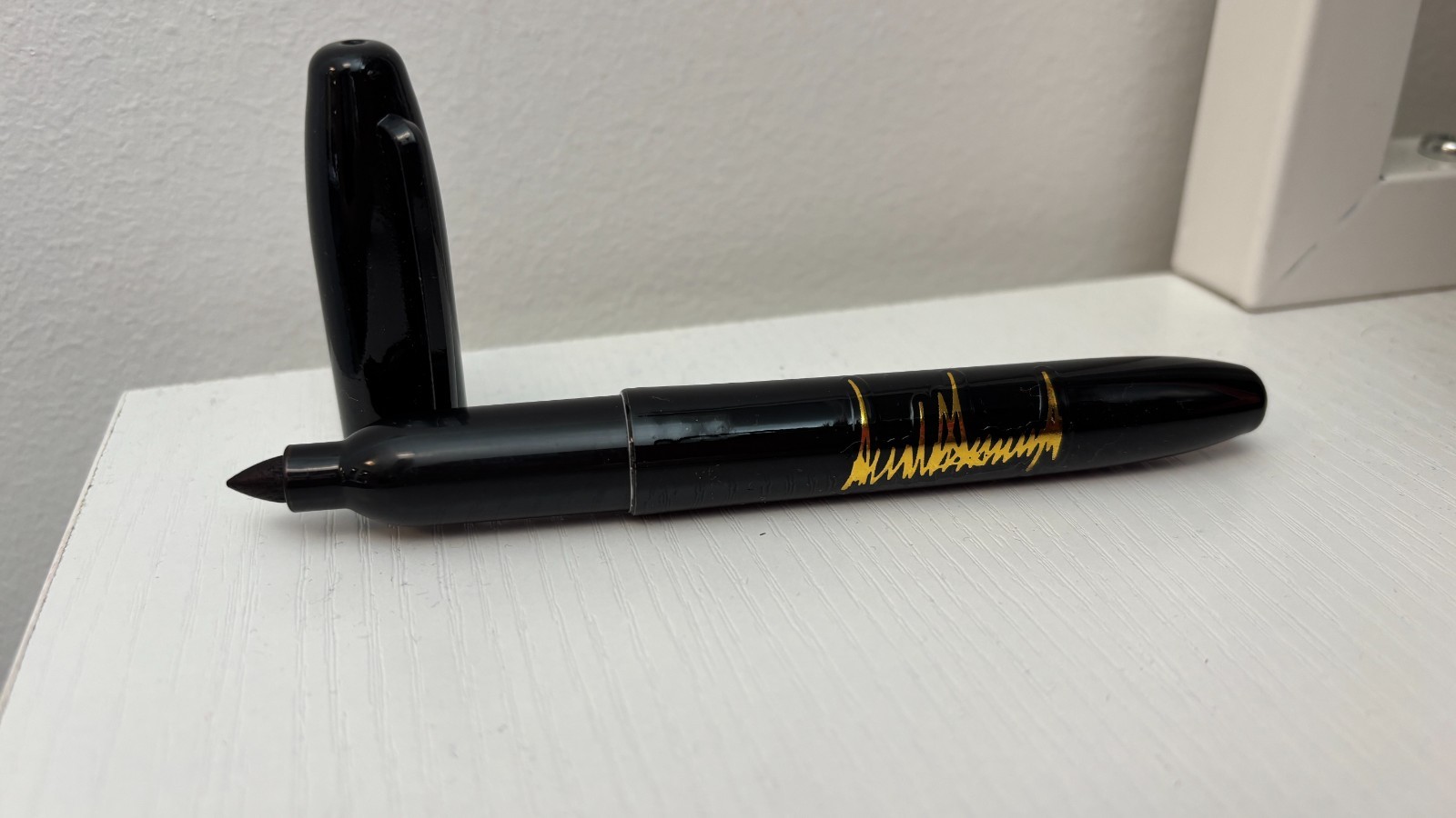 President Donald Trump The White House Bill Signer "Sharpie" Marker Pen Replica President Donald Trump The White House Bill Signer "Sharpie" Marker Pen Replica
