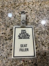 🎖🏆~1981 ACADEMY AWARD ~ SEAT FILLER BADGE- 🏅🏆 picture