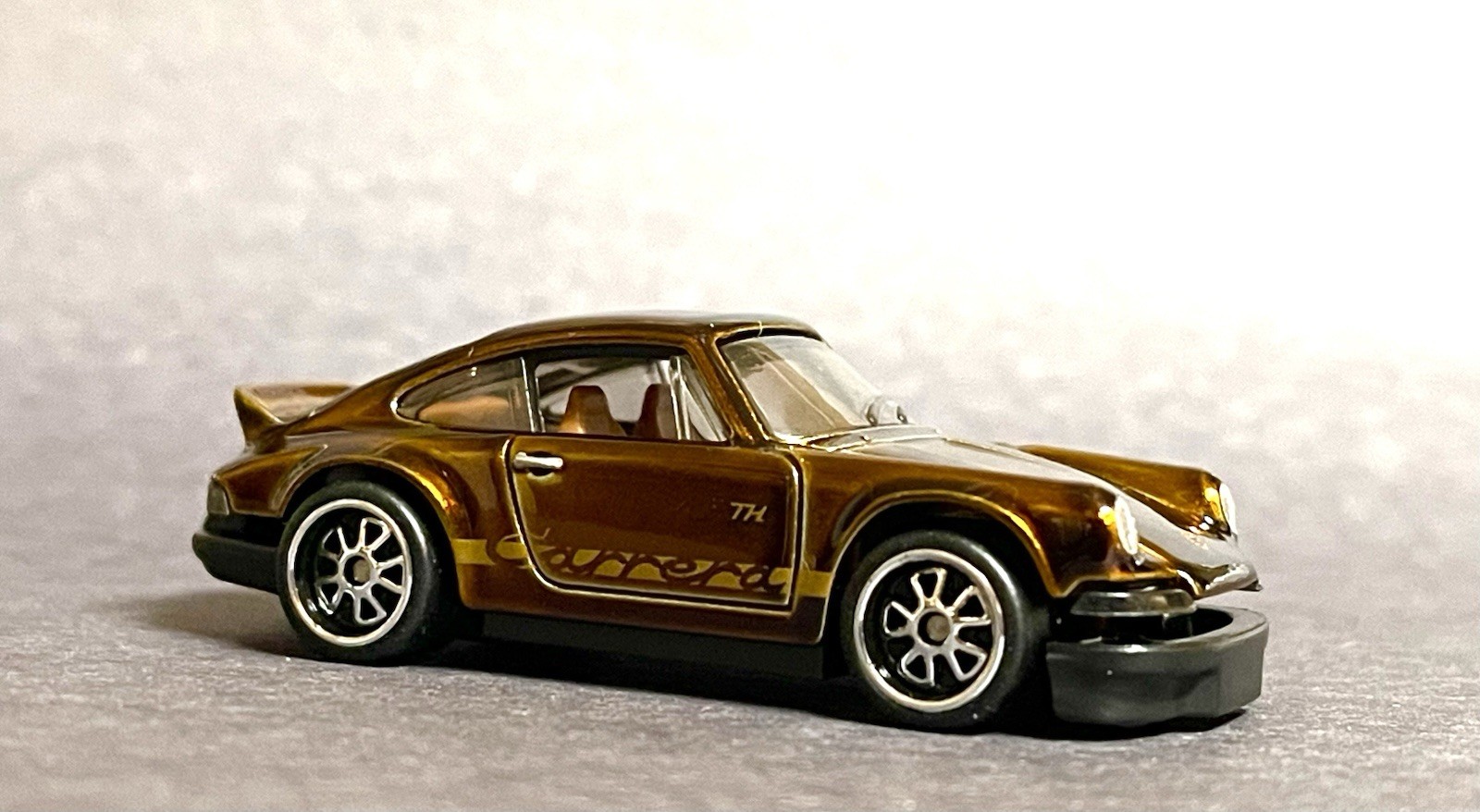 Hot Wheels New Super Treasure Hunt Porsche 911 Carrera RS 2.7 Un-spun Loose