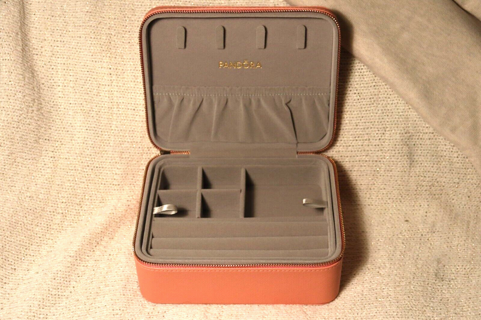 Pandora pink zippered jewelry travel case box organizer Pandora pink zippered jewelry travel case box organizer