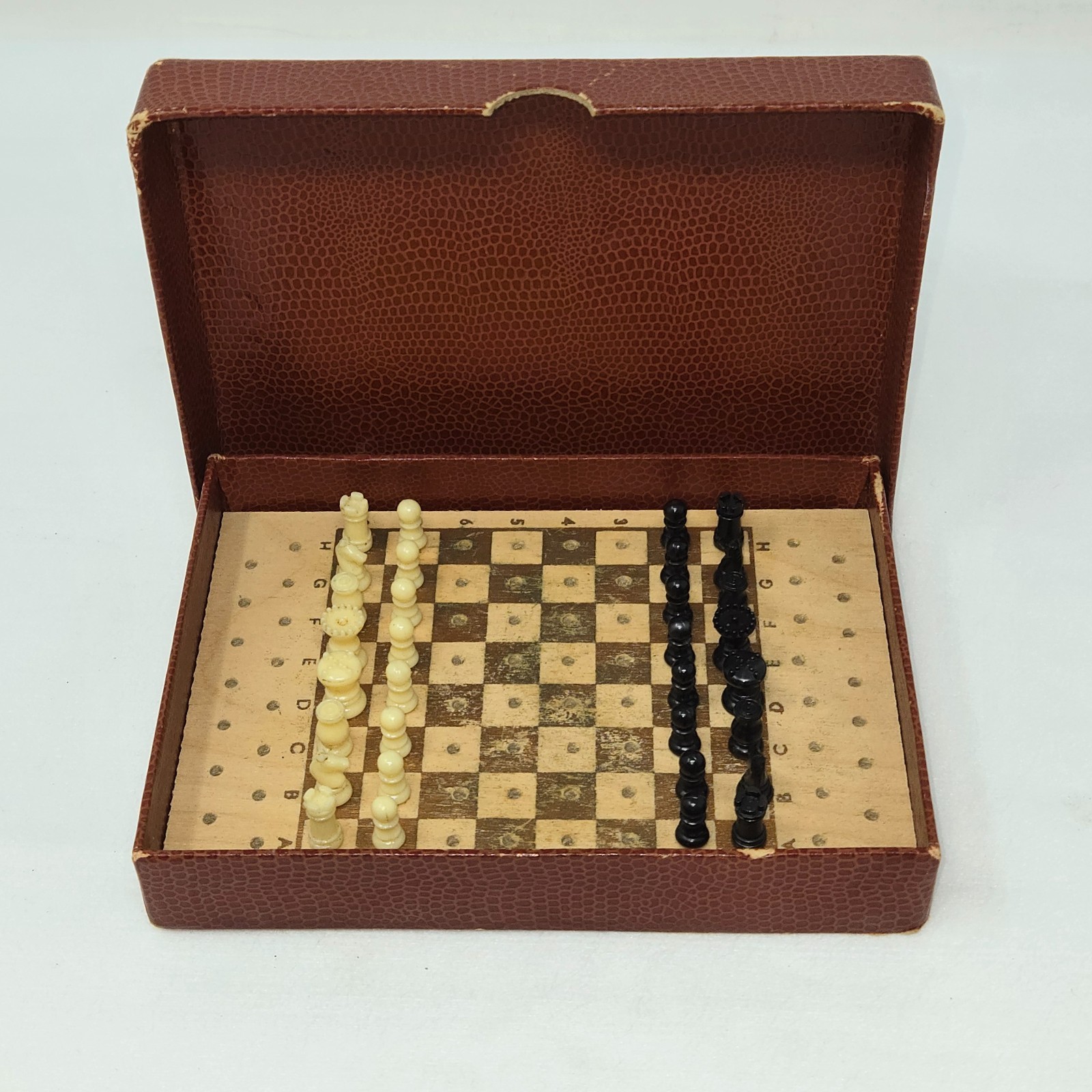VINTAGE K&C LONDON MINI POCKET TRAVEL PEG CHESS SET IN BOX VINTAGE K&C LONDON MINI POCKET TRAVEL PEG CHESS SET IN BOX