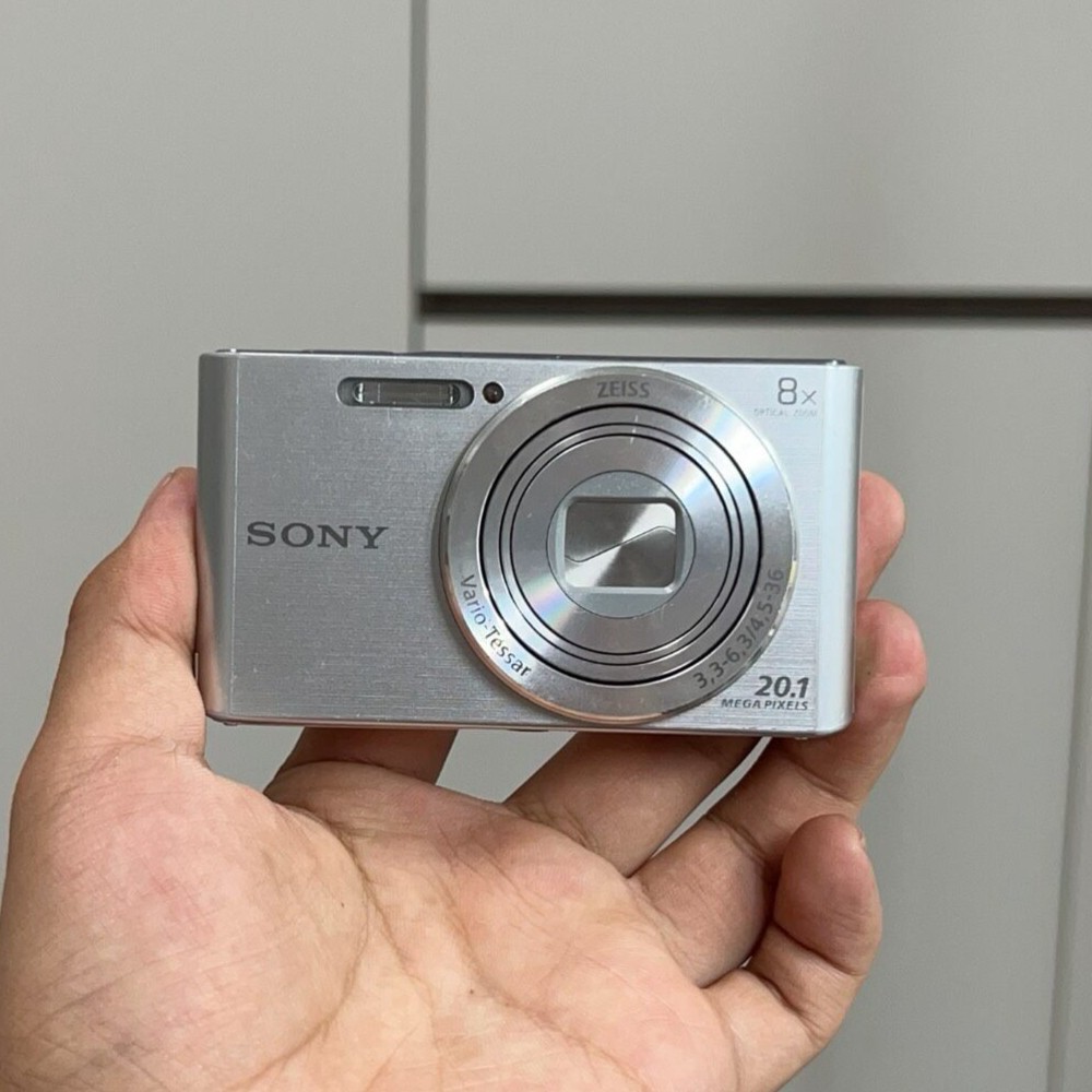 Sony Cyber-shot DSC-W830 Digital Camera 8x Optical Zoom 20.1MP Silver English Sony Cyber-shot DSC-W830 Digital Camera 8x Optical Zoom 20.1MP Silver English