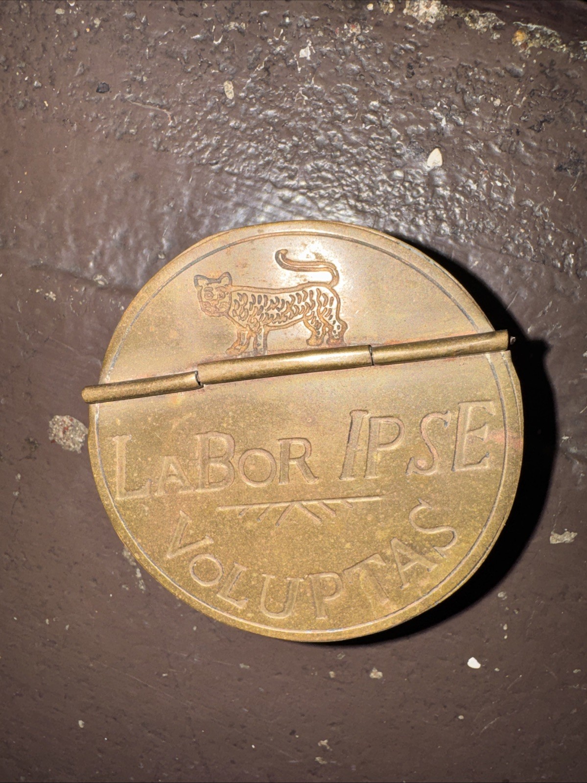 Brass Tobacco Snuff Box Labor Ipse Voluptas Round Container Brass Tobacco Snuff Box Labor Ipse Voluptas Round Container