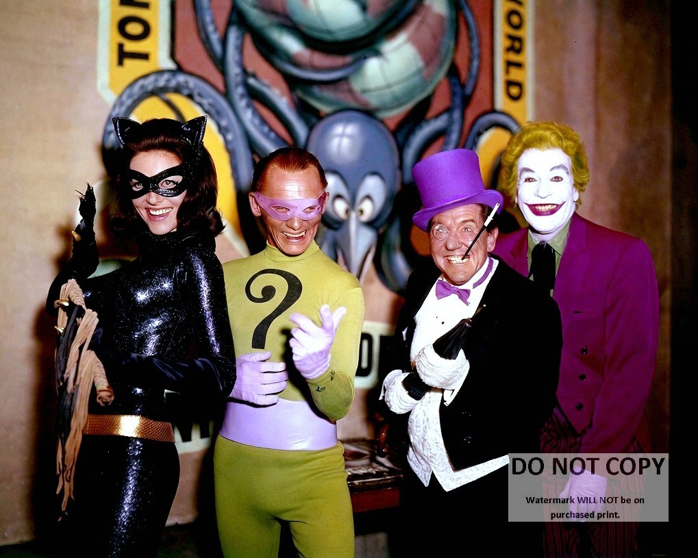 CATWOMAN, RIDDLER, JOKER & PENGUIN IN 1966 MOVIE "BATMAN" 8X10 PHOTO (ZZ-703) CATWOMAN, RIDDLER, JOKER & PENGUIN IN 1966 MOVIE "BATMAN" 8X10 PHOTO (ZZ-703)