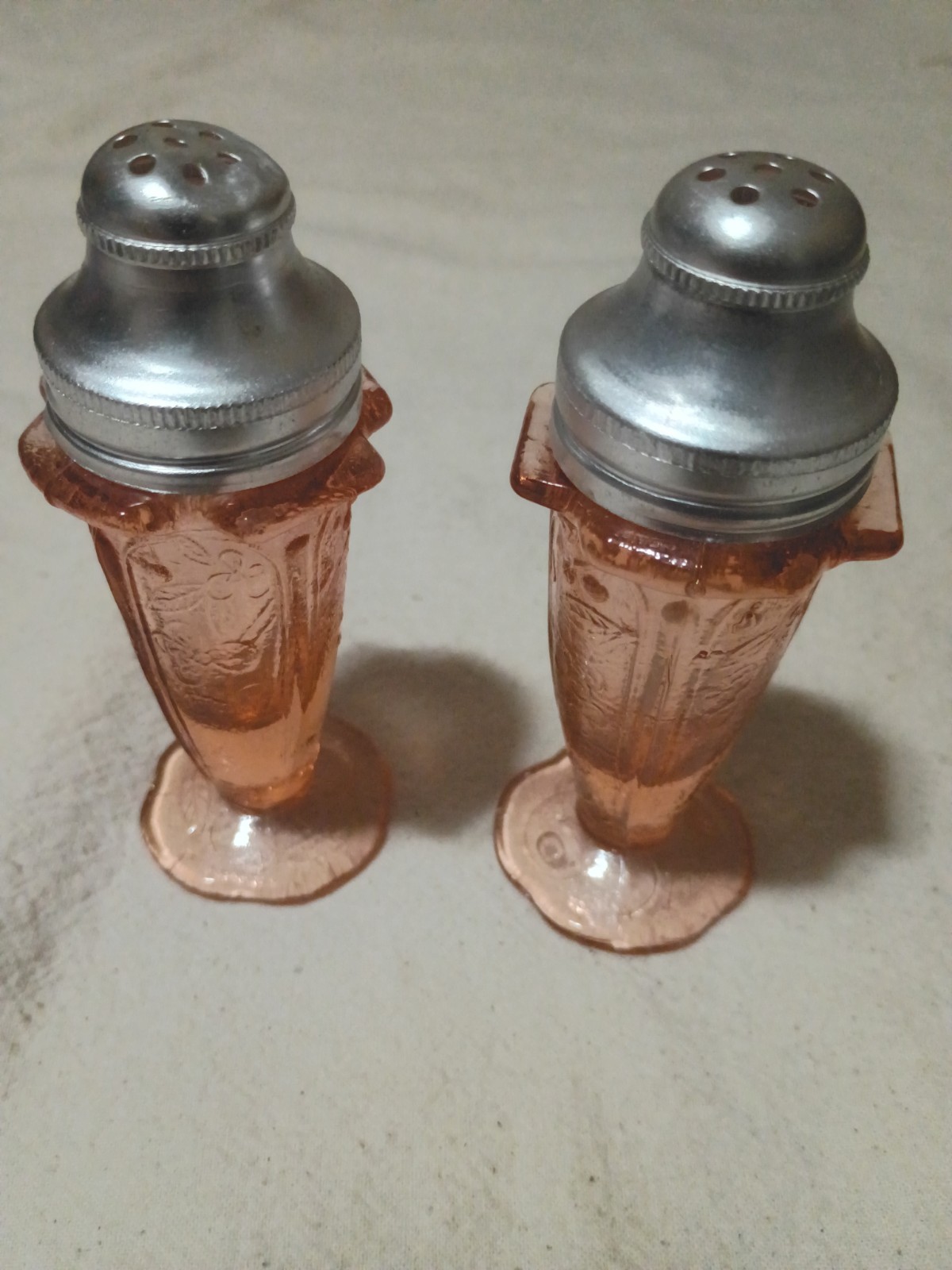 Pink Depression Glass Salt & Pepper Set Cherry Blossom Pink 4" A2 Pink Depression Glass Salt & Pepper Set Cherry Blossom Pink 4" A2