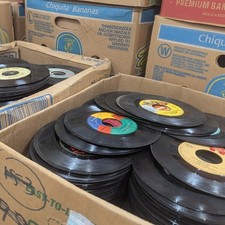 Lot 200 Vinyl Records 45 RPM 7"  for Crafts Decor Lot SCRATCHED - WILL NOT PLAY picture