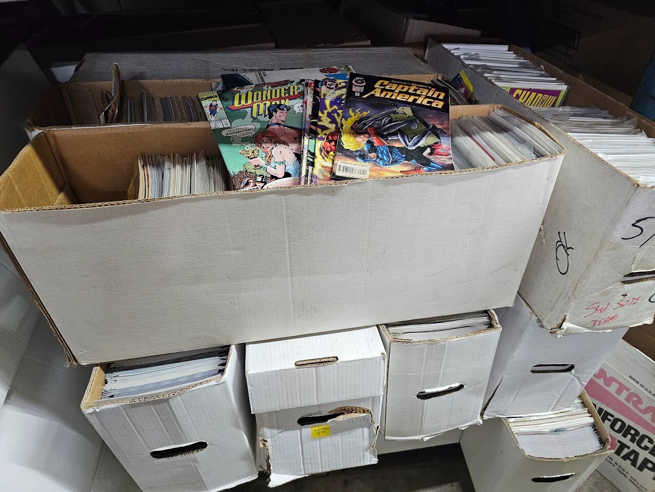 10 LB MIXED 55- 75 COMIC BOOK LOT Collection MASSIVE VARIETY & UNBEATABLE VALUE 10 LB MIXED 55- 75 COMIC BOOK LOT Collection MASSIVE VARIETY & UNBEATABLE VALUE