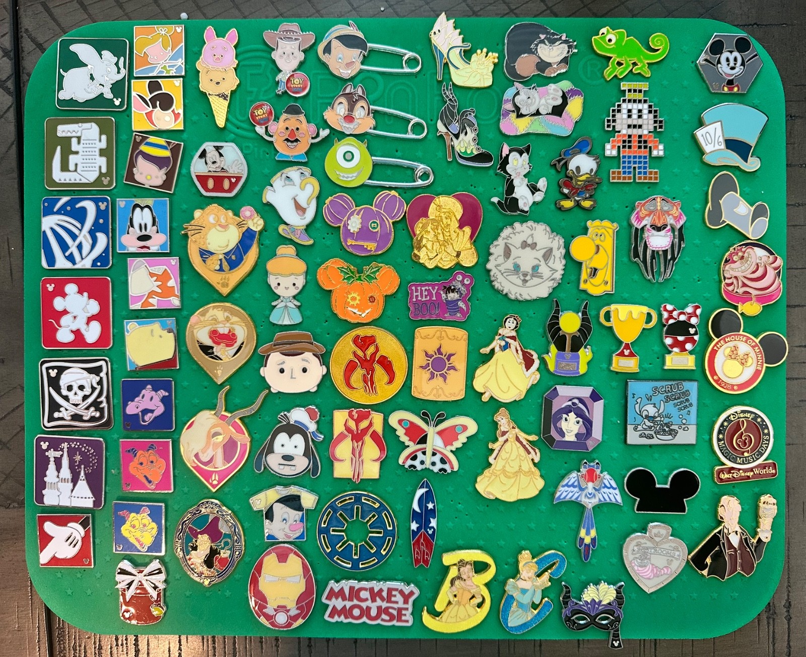 Disney Trading Pins - Lot of 25 - No Duplicates - 100% Park Tradable Disney Trading Pins - Lot of 25 - No Duplicates - 100% Park Tradable