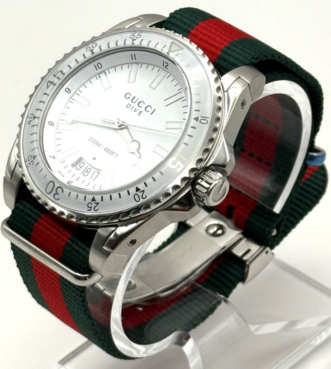 Gucci YA136207 Dive Men's 45mm Stainlees Steel Wristwatch Gucci YA136207 Dive Men's 45mm Stainlees Steel Wristwatch