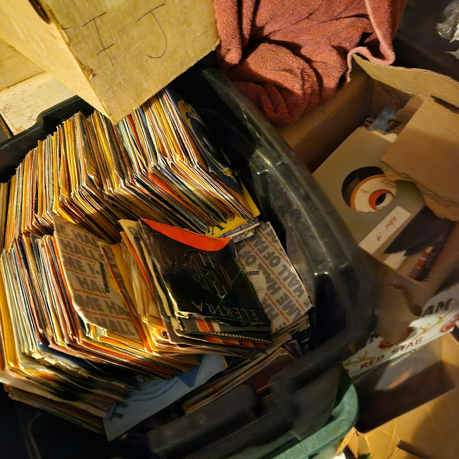 Random Lot 50 45rpm Records From Estate collection of over 100,000 50's to 90's Random Lot 50 45rpm Records From Estate collection of over 100,000 50's to 90's