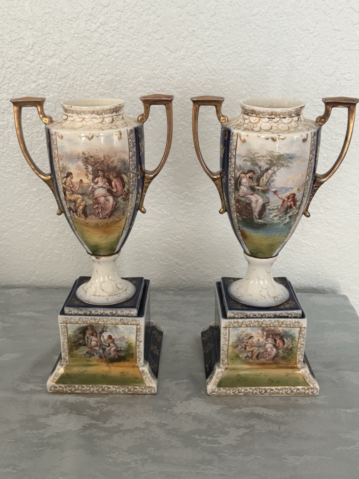 ROYAL VIENNA Antique Set of 2 decorative Vase Urn Beehive MYTHOLOGY Bolted ROYAL VIENNA Antique Set of 2 decorative Vase Urn Beehive MYTHOLOGY Bolted