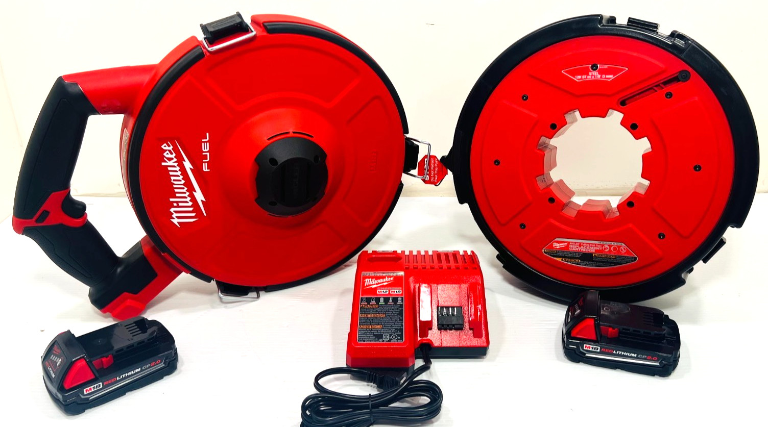 Milwaukee M18 FUEL ANGLER 120' Steel Pulling Fish Tape Kit 2873A-22 Milwaukee M18 FUEL ANGLER 120' Steel Pulling Fish Tape Kit 2873A-22
