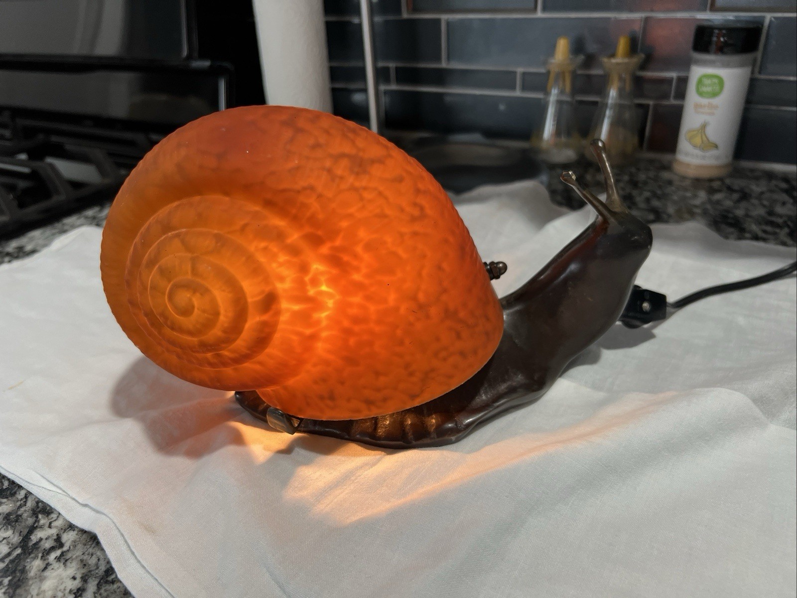 VINTAGE Cast Metal (Brass?) and Art Glass Tin Chi Snail Lamp - UNMARKED