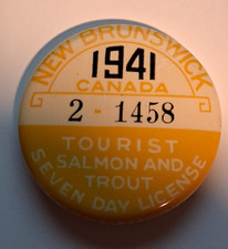 New Brunswick Canada 1941 7-Day Tourist Salmon & Trout Fishing License Pinback picture