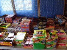 COLOSSAL VINTAGE SPORTSCARDS COLLECTION WITH OLD UNOPENED PACKS! FREE MANTLE! picture