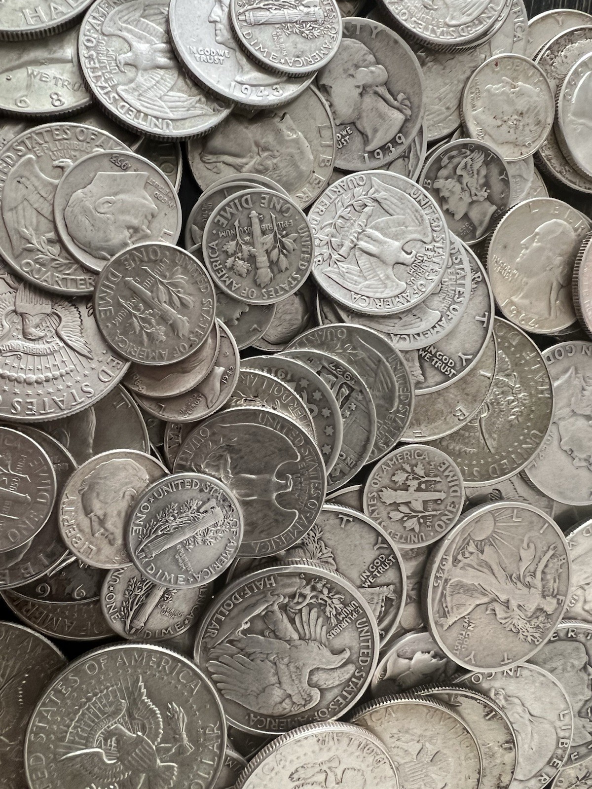 OLD US SILVER COIN LOT – MIXED AMERICAN COINS 90% SILVER VINTAGE COLLECTION OLD US SILVER COIN LOT – MIXED AMERICAN COINS 90% SILVER VINTAGE COLLECTION