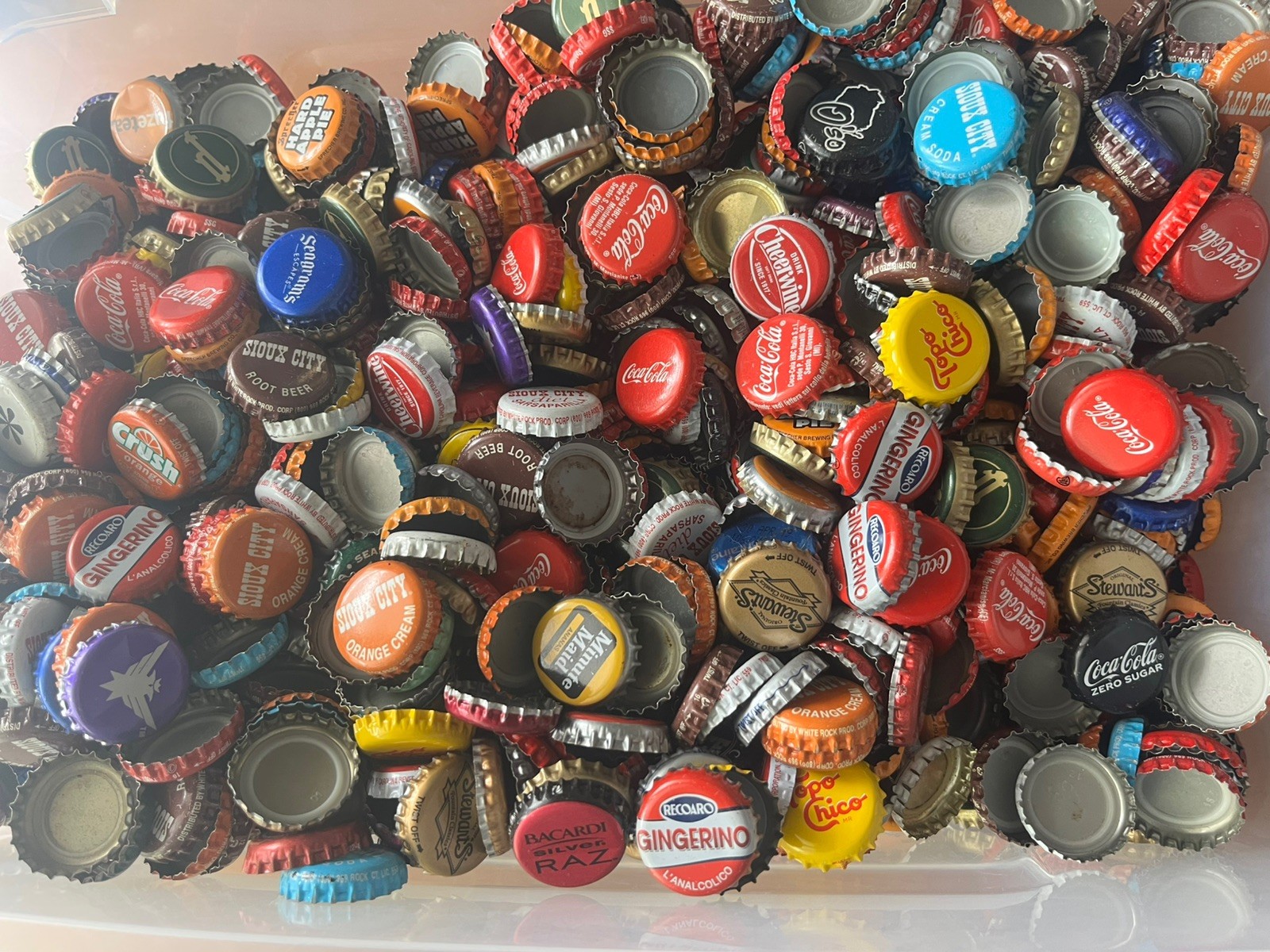 RANDOM 500 WORLDWIDE USED SODA BOTTLE CAPS. HUGE VARIETY