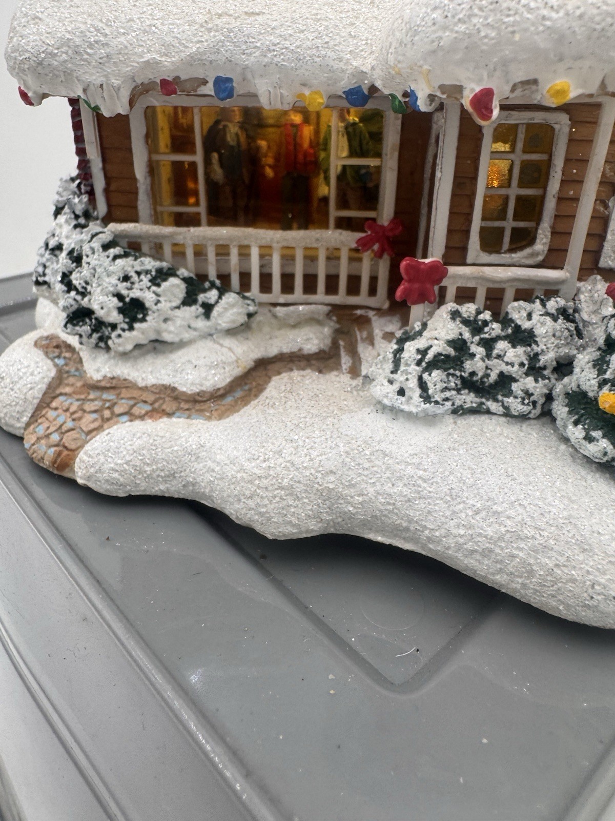 Thomas Kinkade Childhood Home Christmas Cottage Lighted 2003 Teleflora WORKS Thomas Kinkade Childhood Home Christmas Cottage Lighted 2003 Teleflora WORKS