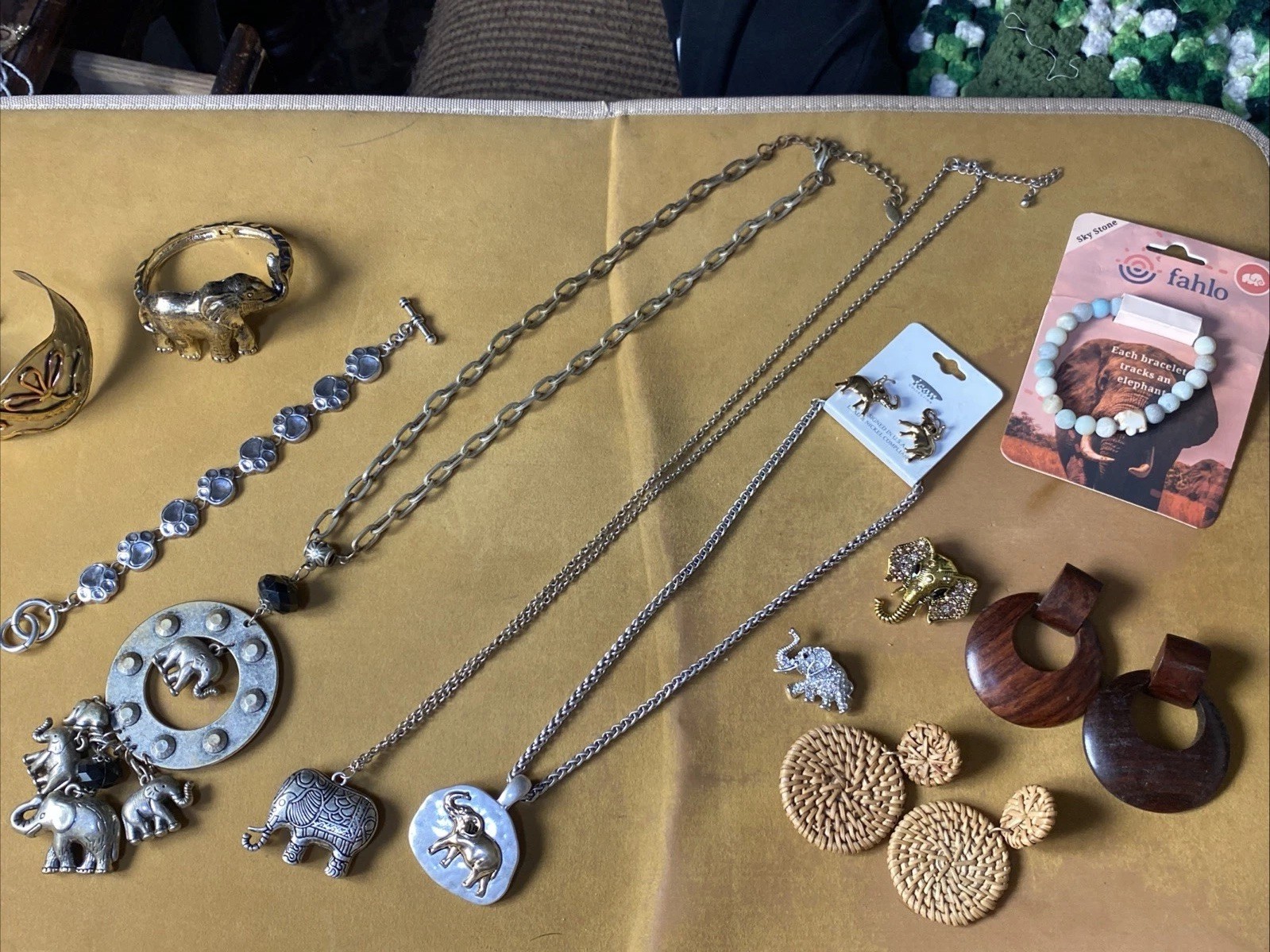 Elephant lot gold and silver tone great condition Elephant lot gold and silver tone great condition