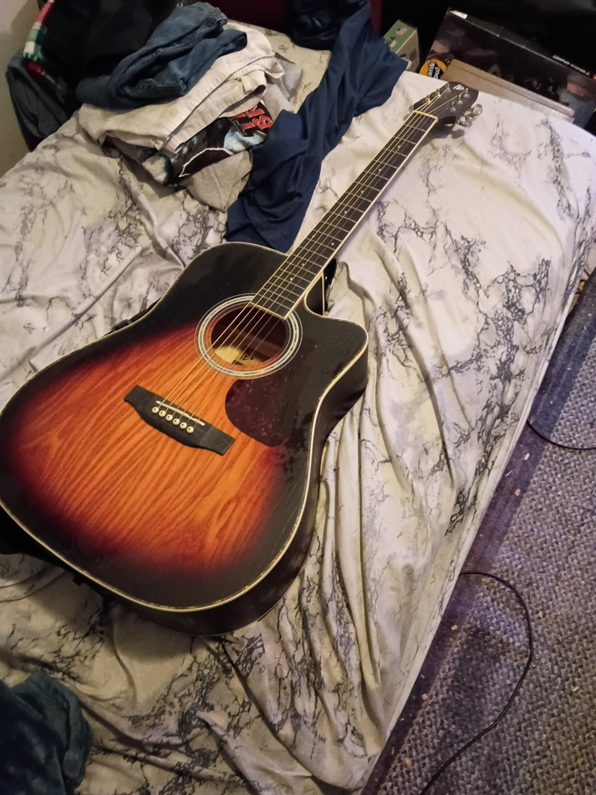 Sunburst Dreadnought Acoustic Guitar 6-String Right-Handed Spruce w/ Strap