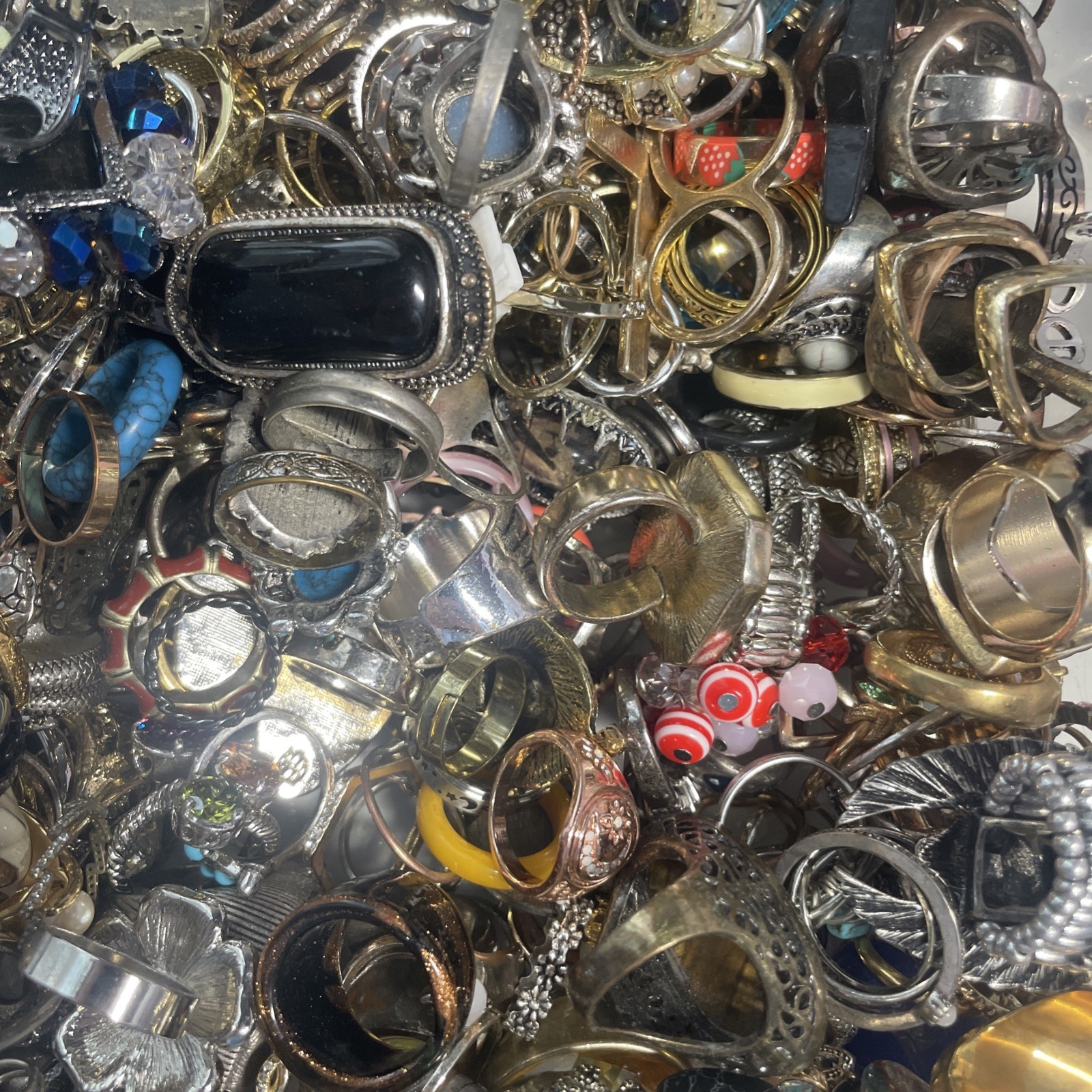 Lot Of (25) Costume Jewelry Rings Vintage To Modern Grab Bag Random Lot Of (25) Costume Jewelry Rings Vintage To Modern Grab Bag Random