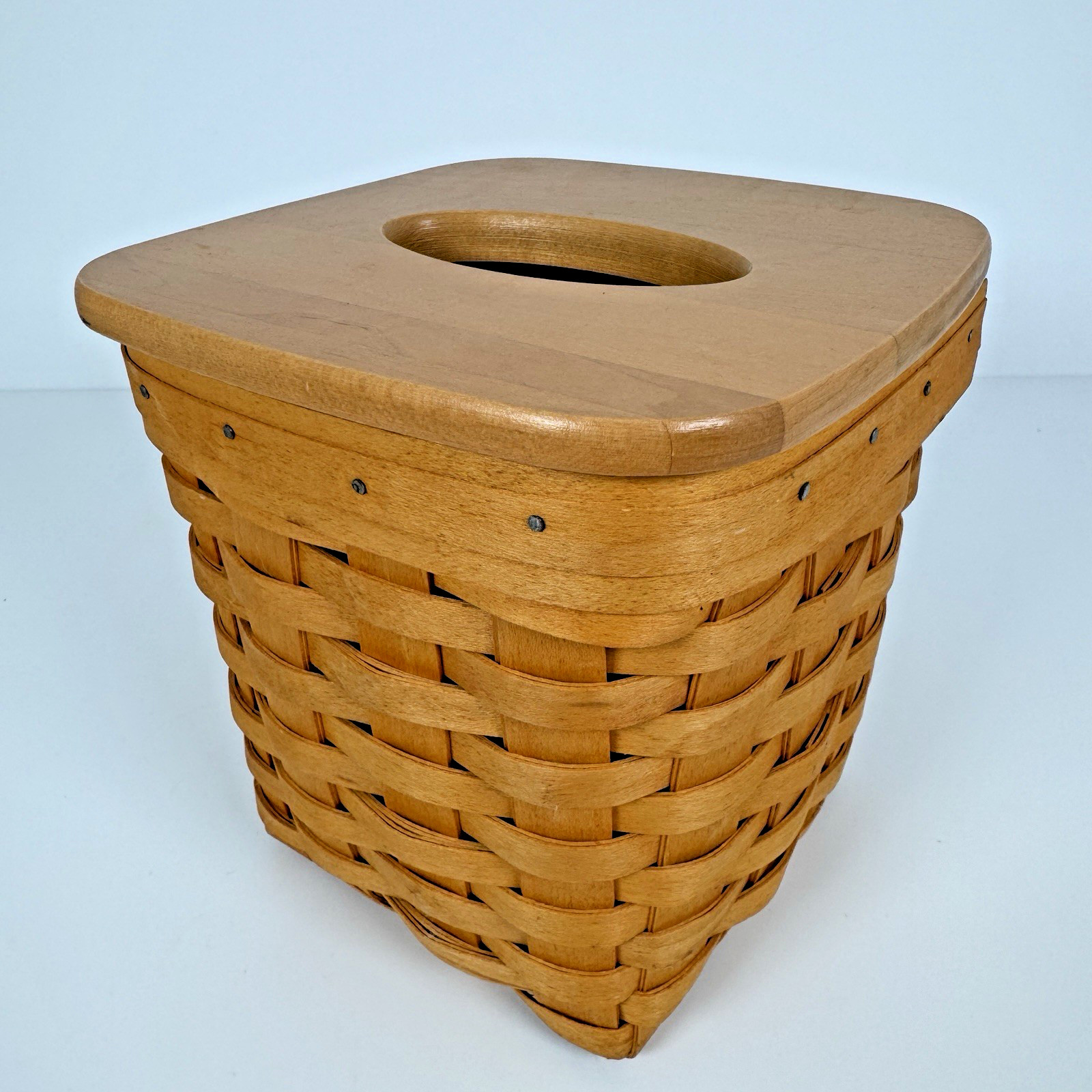 EUC Longaberger Woodcrafts 2001 Tissue Kleenex Basket w/Lid & Protective Insert EUC Longaberger Woodcrafts 2001 Tissue Kleenex Basket w/Lid & Protective Insert