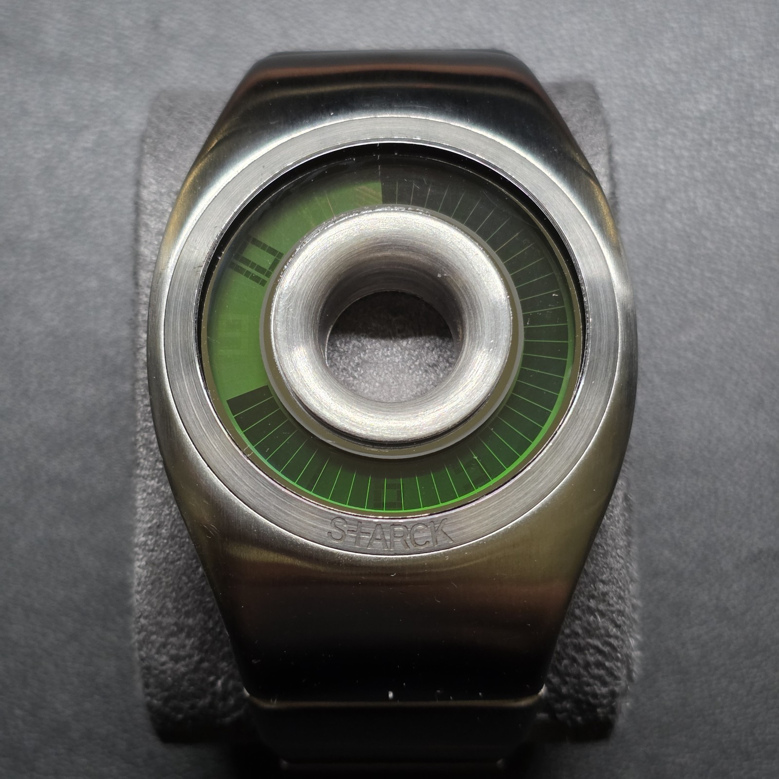 Fossil x Philippe Starck PH-1108 O Ring Watch Y2K – Green Dial - Stainless Steel Fossil x Philippe Starck PH-1108 O Ring Watch Y2K – Green Dial - Stainless Steel