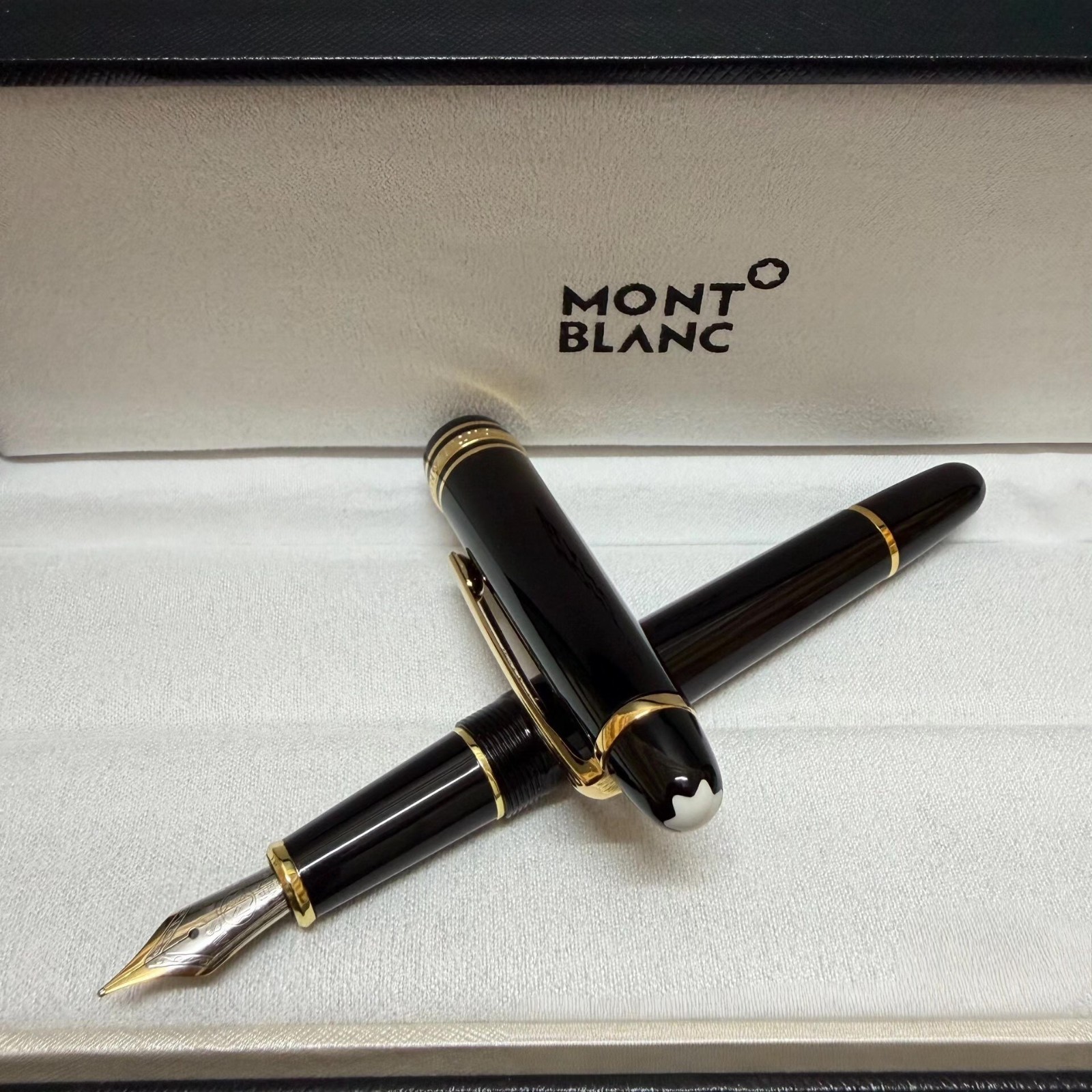 MB Meisterstück Fountain Pen Black Gold Trim with Gift Box MB Meisterstück Fountain Pen Black Gold Trim with Gift Box