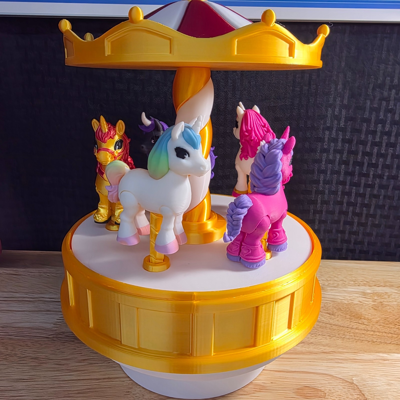 Unicorn Carousel, rotates and unicorns move up and down, 3D Printed Items Unicorn Carousel, rotates and unicorns move up and down, 3D Printed Items