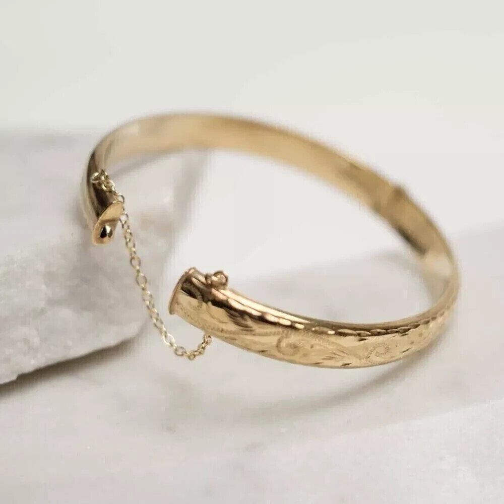Vintage & Estate New Style 14k Yellow Gold Plated 7.5" Bangle Bracelet Unisex Vintage & Estate New Style 14k Yellow Gold Plated 7.5" Bangle Bracelet Unisex
