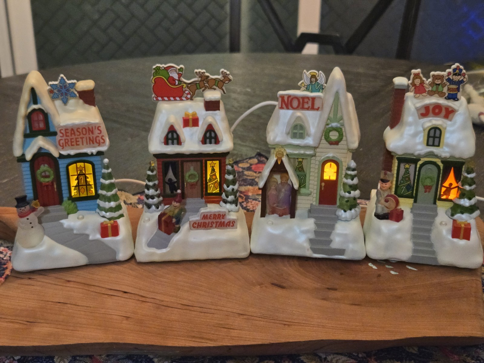 4 Hallmark 2009 Caroling Cottages Houses Synchronized Music & Lights Tags Tabs 4 Hallmark 2009 Caroling Cottages Houses Synchronized Music & Lights Tags Tabs