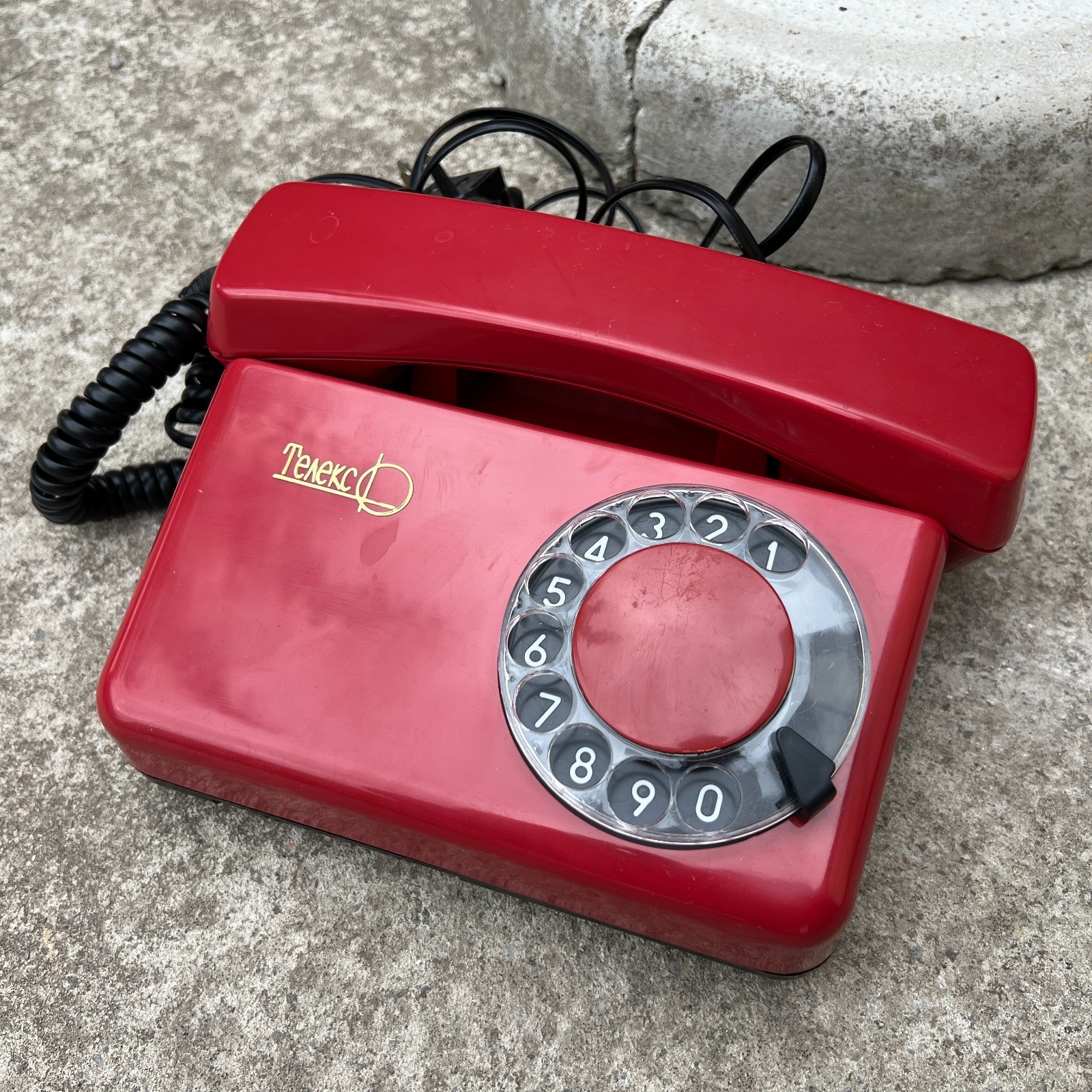 Vintage 2006, post-Soviet USSR Rotary Telephone "Tyulpan-01" / "Тюльпан-01". Vintage 2006, post-Soviet USSR Rotary Telephone "Tyulpan-01" / "Тюльпан-01".