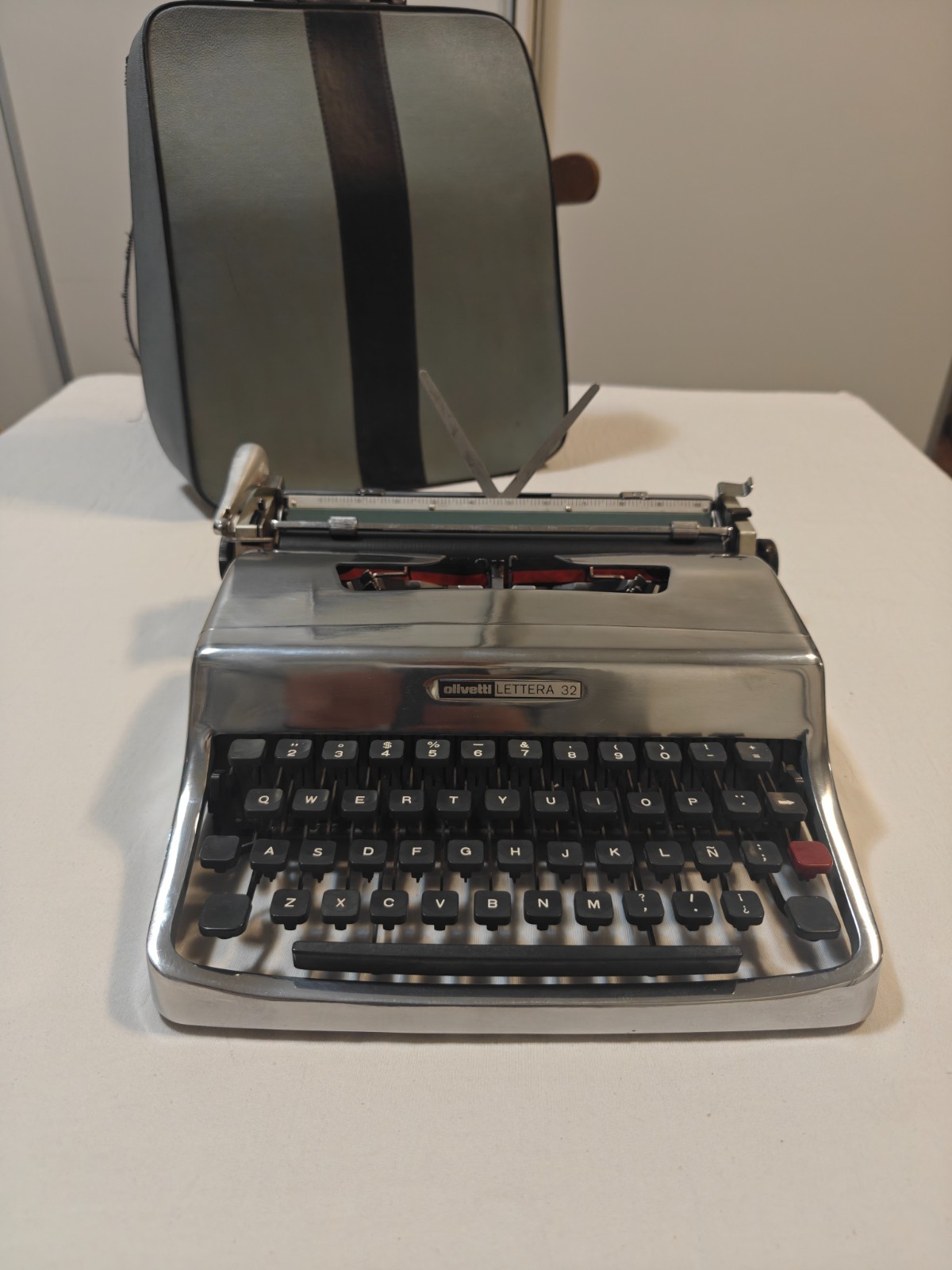 OLIVETTI LETTERA 32. M. NIZZOLI DESIGN. STANDARD ELITE FONT 03. SPANISH LAYOUT. OLIVETTI LETTERA 32. M. NIZZOLI DESIGN. STANDARD ELITE FONT 03. SPANISH LAYOUT.