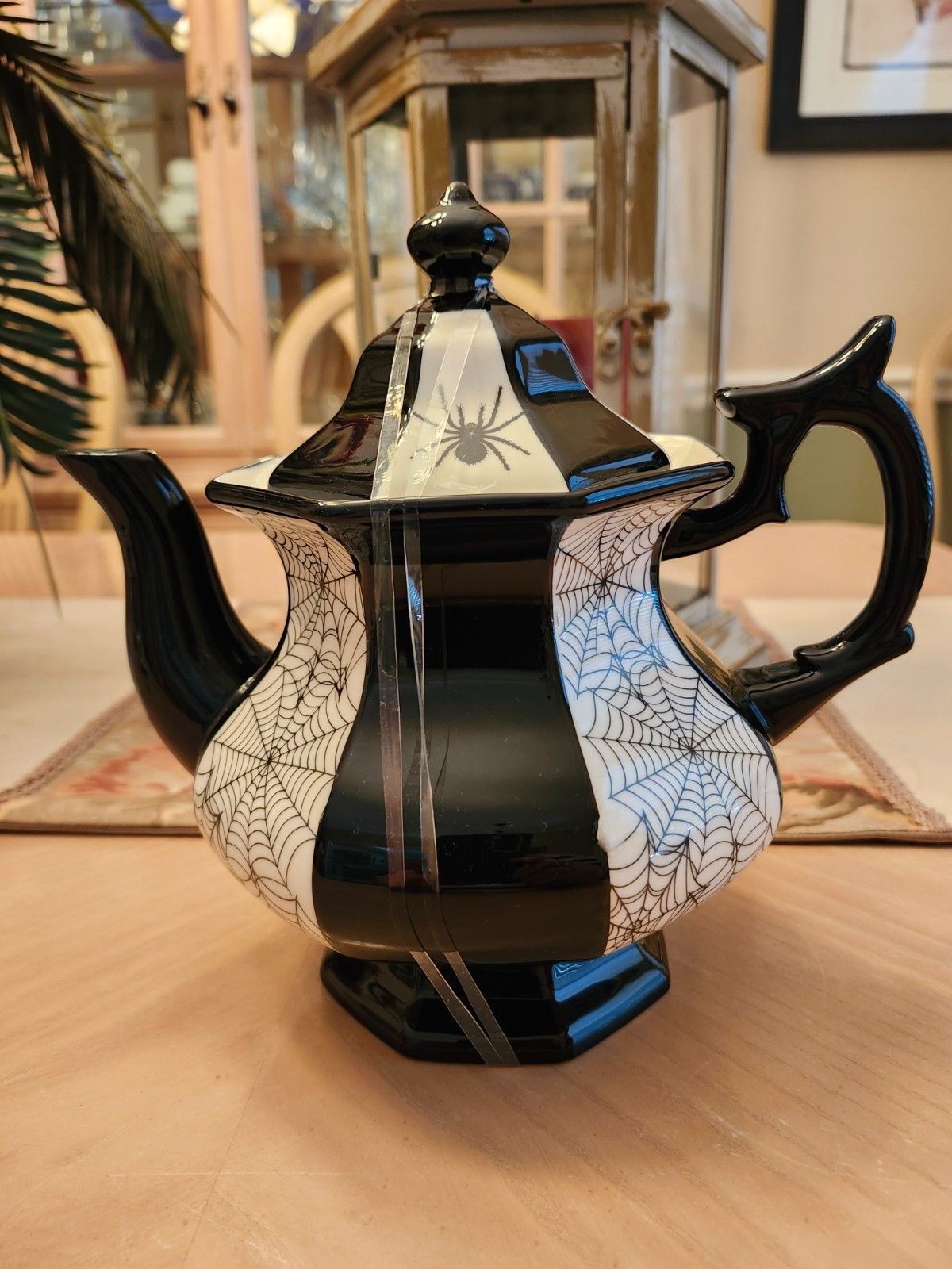 GRACE TEAWARE HALLOWEEN ELEGANT BLACK AND WHITE SPIDER WEB TEAPOT GOTHIC HTF GRACE TEAWARE HALLOWEEN ELEGANT BLACK AND WHITE SPIDER WEB TEAPOT GOTHIC HTF