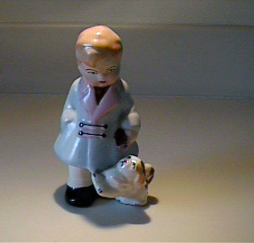 VINTAGE 1940'S AMERICAN POTTERY BLONDE GIRL WITH HER PUPPY DOG 