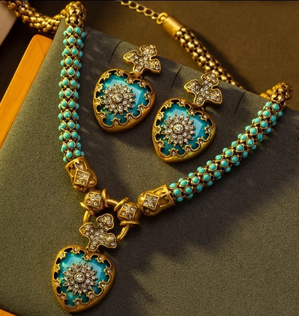 24k Gold Plated Vintage Rhinestone Royal Designs Necklace and Earrings Set 24k Gold Plated Vintage Rhinestone Royal Designs Necklace and Earrings Set