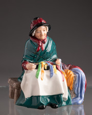 Royal Doulton "Silks and Ribbons" (HN2017) - Figurine picture